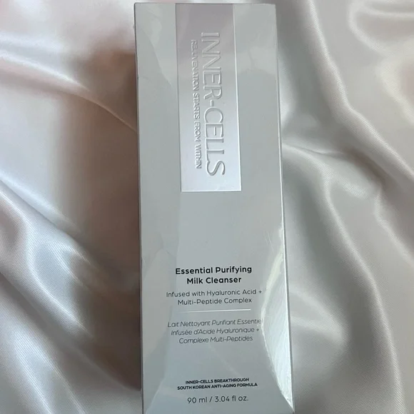Inner Cells
Essential Purifying Milk Cleanser - Picture 4 of 6